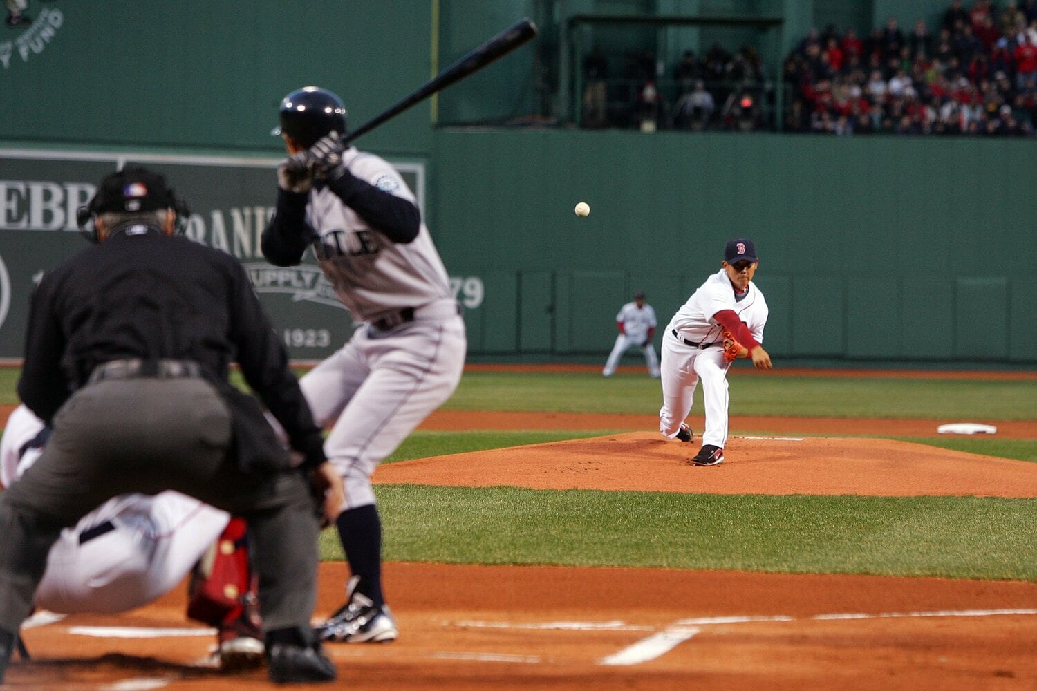 2007年4月11日、メジャー初対決が実現したイチローと松坂大輔　©Getty Images