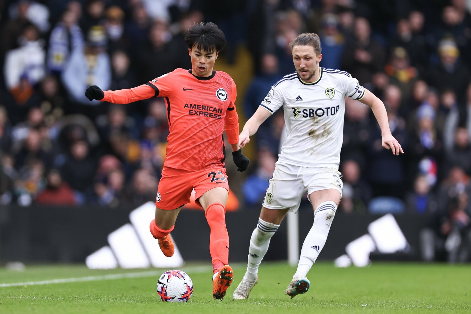 リーズの右サイドバック、ルーク・エイリングを置き去りにして、チーム2点目を演出。マッチアップでは確実に結果を残した　©Getty Images