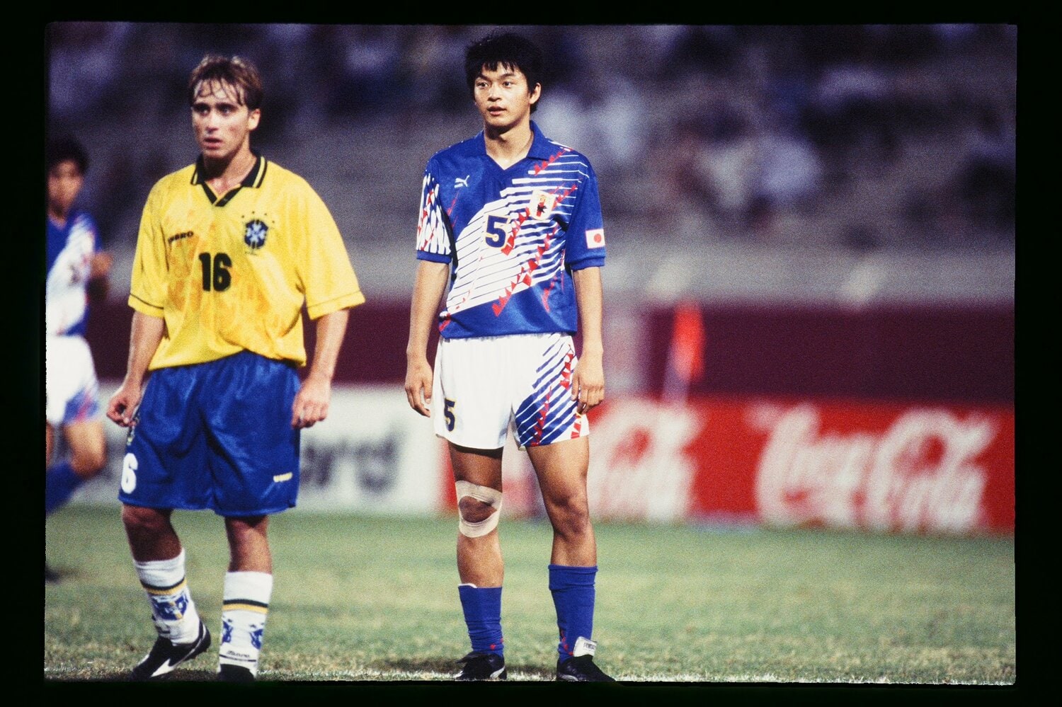 1995年ワールドユース選手権(U-20W杯)でブラジルと対戦した松田直樹 ©️J.LEAGUE