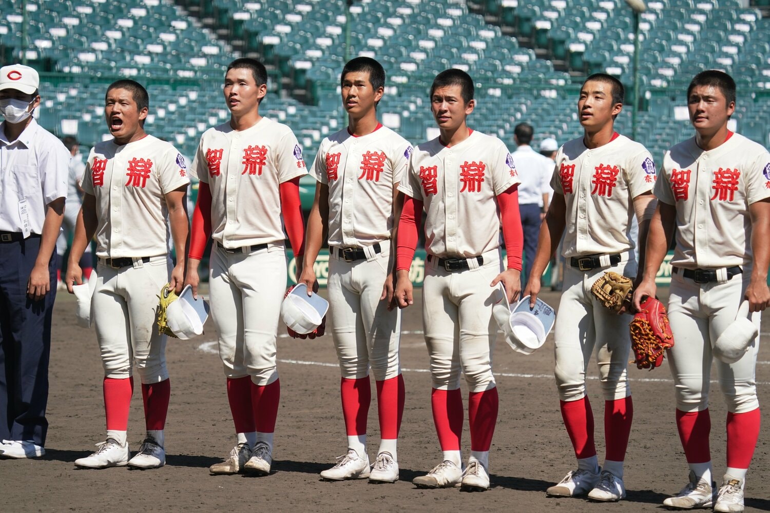 整列をリードする山下主将（左）©︎HidekiSugiyama