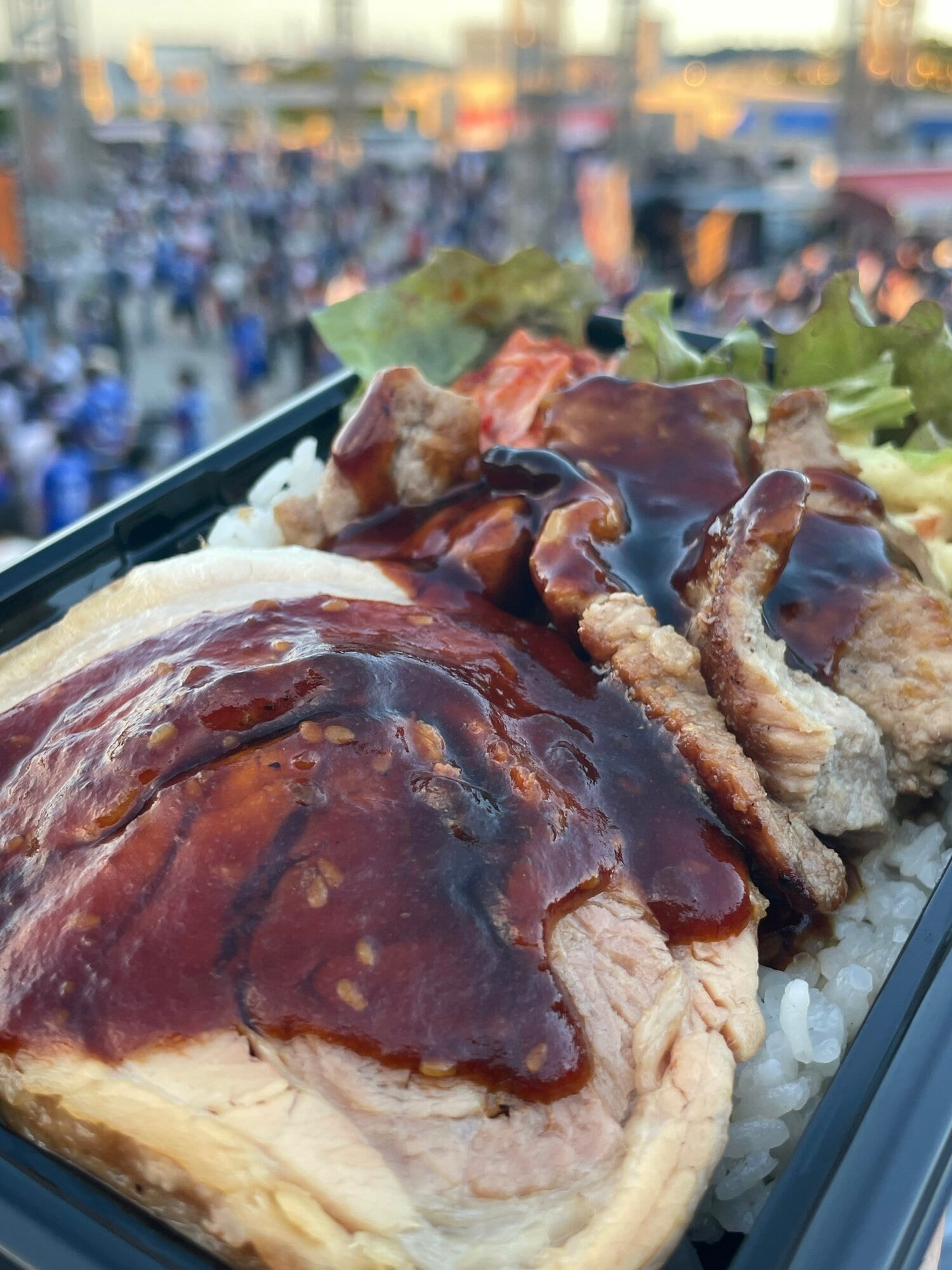 『ADDICT』のスペシャルダブル丼（1000円）