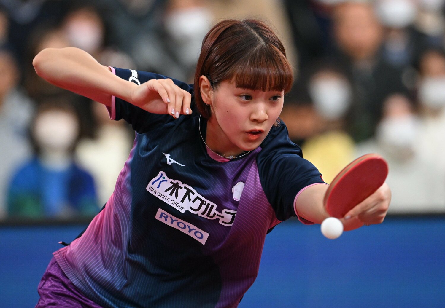 今年の全日本選手権でプレーする長崎美柚(21歳)。世界ランキングは27位 ©JIJI PRESS