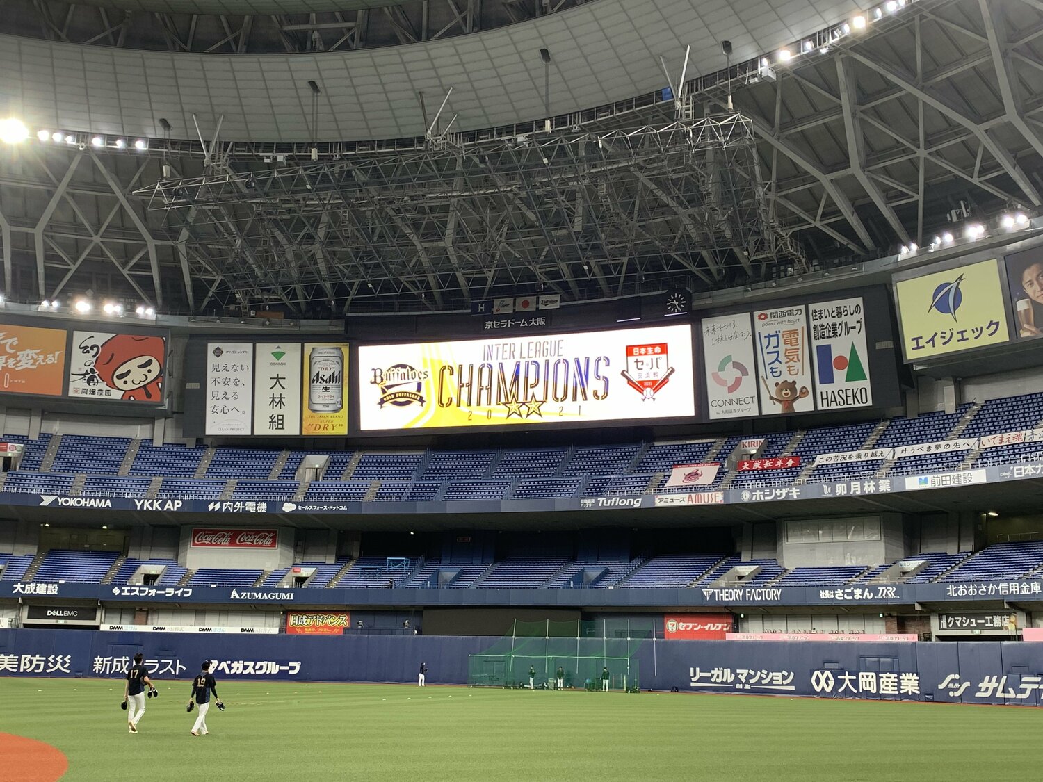 交流戦優勝決定後、京セラドームのビジョンには「CHAMPIONS」の文字が映し出された　©︎Noriko Yonemushi