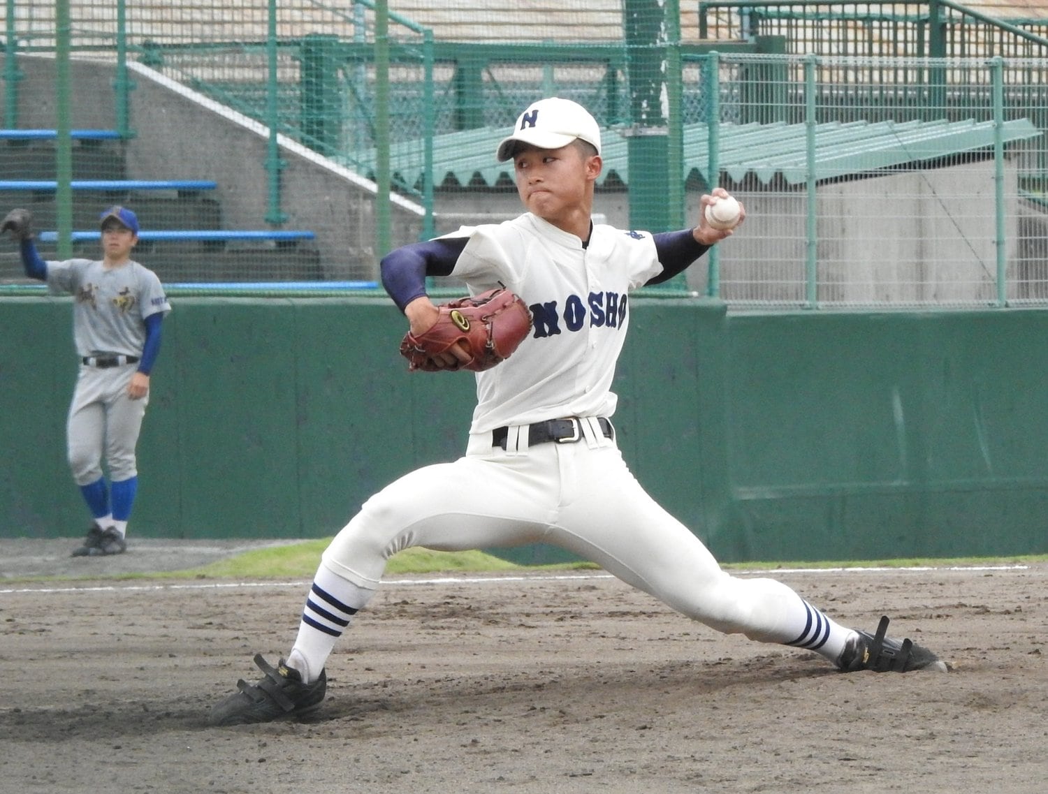 能代松陽高時代の佐藤開陸（現TDK）。165cmの小柄な左腕だが“角度”と“度胸”がある　©Sankei Shimbun