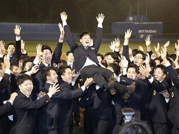来年もドラフト候補がいる日体大。辻コーチが築いた投手王国っぷり。＜Number Web＞ photograph by Kyodo News