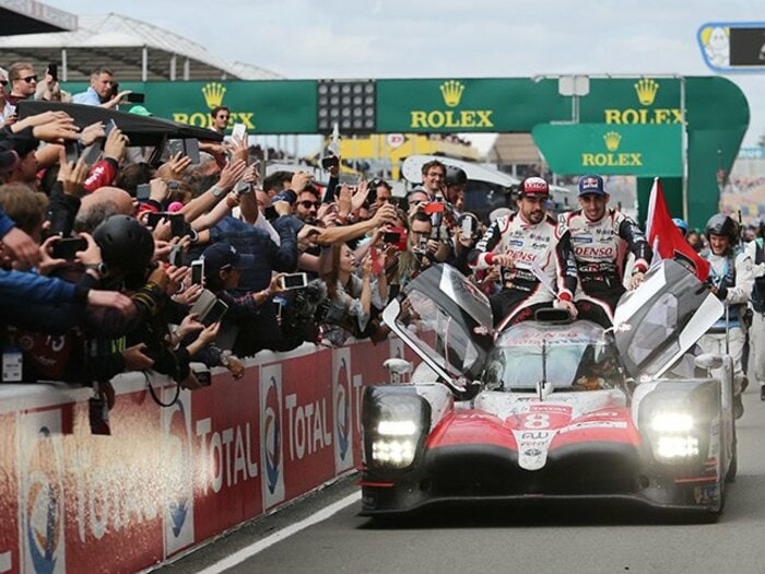 トヨタ・ハイブリッド車がル・マン制覇。「レースで使えるの？」からの12年間。＜Number Web＞ photograph by TOYOTA