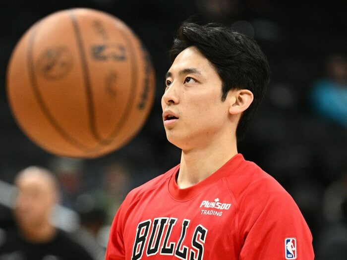 バスケ河村勇輝“魔法のパス”なぜ生まれる？「その夜に動画を作ってユウキに送った」NBAブルズ同僚が明かした河村の“驚くべき日常”＜Number Web＞ photograph by AP/AFLO