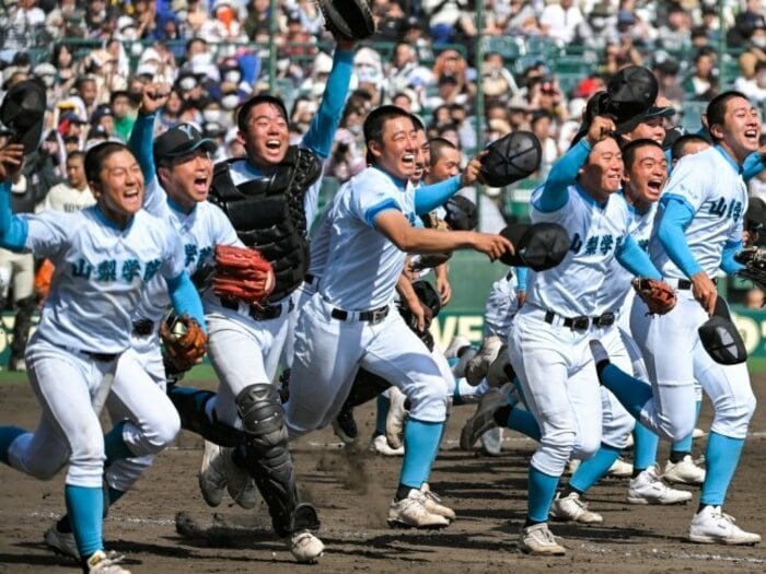 「甲子園で勝てなくなった。なぜ…」歴史的センバツV・山梨学院の吉田監督はいかに“再起”したか？ 試合後に語った「優勝で帳消し」の真意＜Number Web＞ photograph by Nanae Suzuki