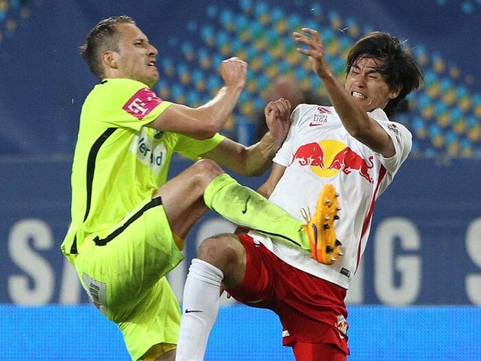 南野拓実がオーストリアで二冠獲得！「強者の戦い」を学び、視線は上へ。＜Number Web＞ photograph by AFLO