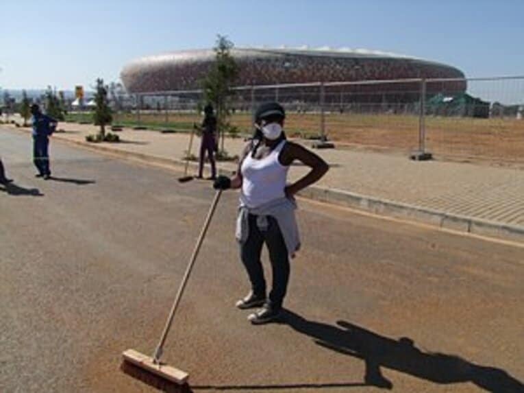 南アの人はマラドーナが異常に好き!?W杯メインスタジアムは未だ完成せず。(4)