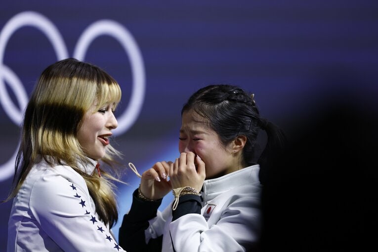 銅メダルとわかり、祝福してくれたアリサ・リュウに飛びつく中井亜美　©︎Sunao Noto/JMPA