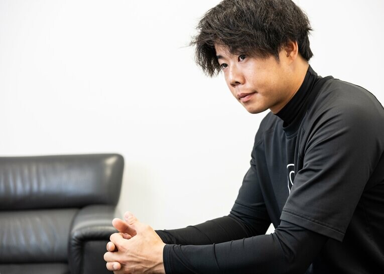 インタビューに答える松原聖弥（トレード発表前の6月20日に撮影）　©Nanae Suzuki