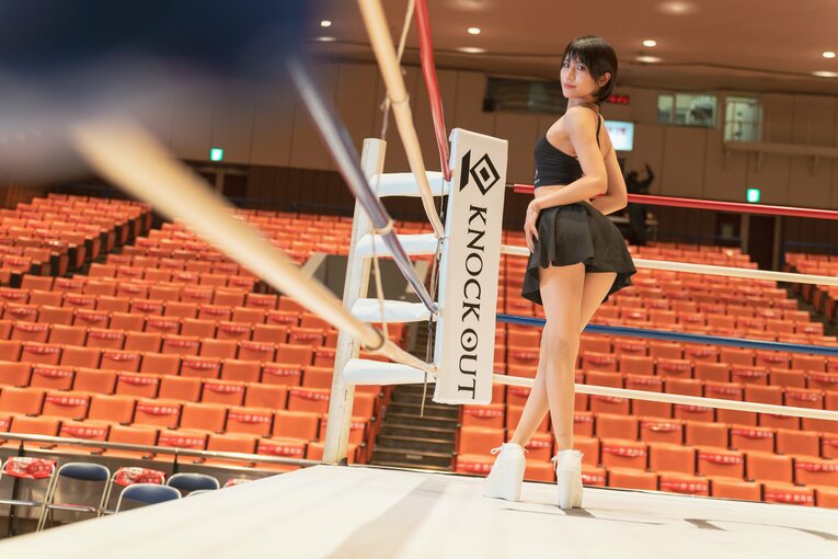 「“ラウンドガール不要論”をどう思う？」人気ラウンドガール・来栖うさこに“グラドル界と格闘技”の関係を聞いてみた〈特別グラビア〉(14)