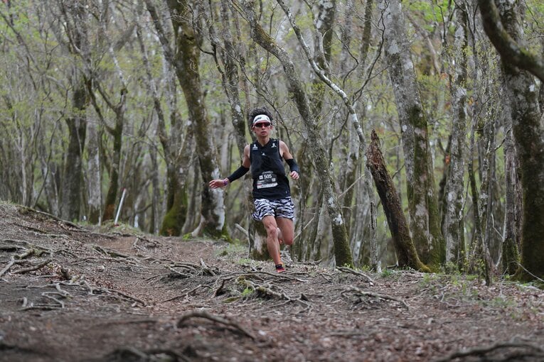 山中を走る田村　©tooobitter