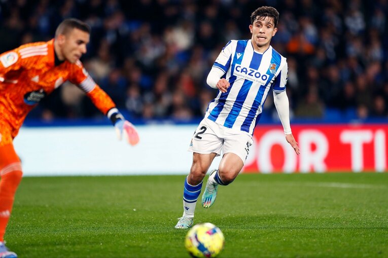 「TAKEユニの日本人ファンが増えた気が」久保建英MOMも“代えが利かない状態”を現地撮影…ソシエダは狂う歯車を直せるか(14)