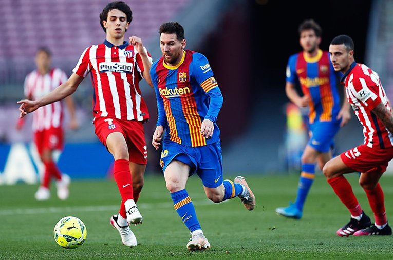 スコアレスドローに終わったバルサとアトレティコの対決。とはいえJ・フェリックスを振り切るメッシのドリブルなど、局面では注目すべき場面が多かった ／ photograph by Daisuke Nakashima