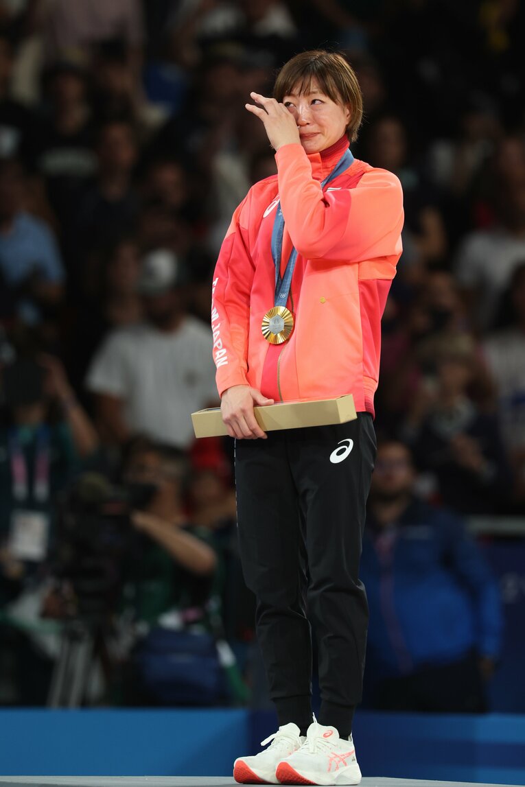 表彰式で角田は涙をこらえきれなかった　©Tetsuya Higashikawa/JMPA