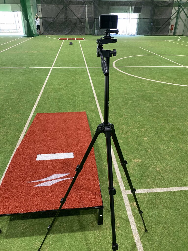 ラプソードとビデオ映像を使った野球アカデミーの様子 （写真=本人提供）