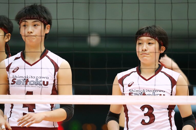 下北沢成徳高時代の黒後愛と石川真佑（2017年1月）©︎AFLO SPORT