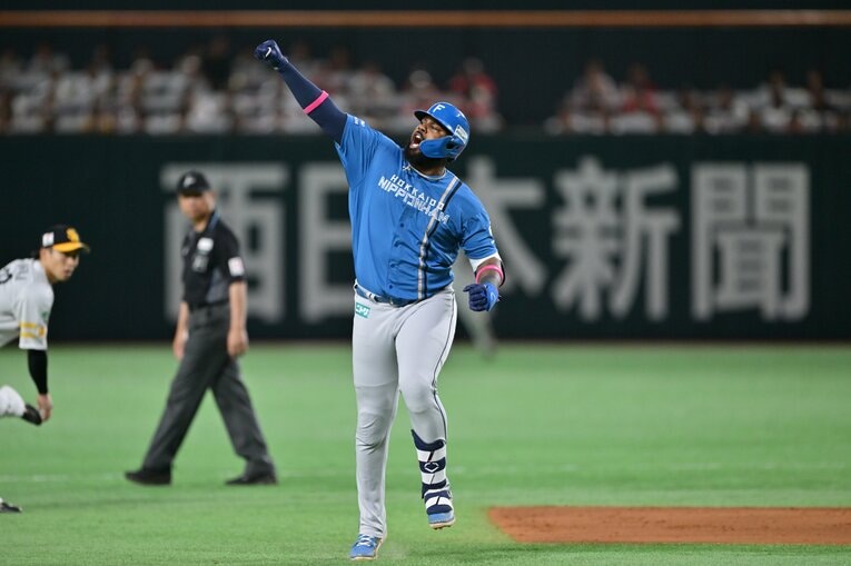 ［第4戦］勝ち越しの一発を放ったレイエス　©Hideki Sugiyama