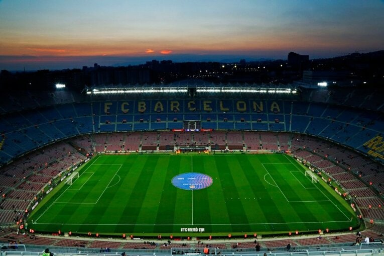 久保建英vsバルサがW杯イヤーのリーガ初戦… 年末の試合で見た「タケの身体の進化」と新星たちの奮起〈撮影者の視点〉(3)