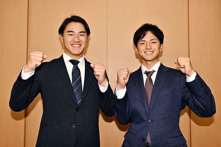 ロッテ・西川と楽天・宗山　©︎JIJI PRESS