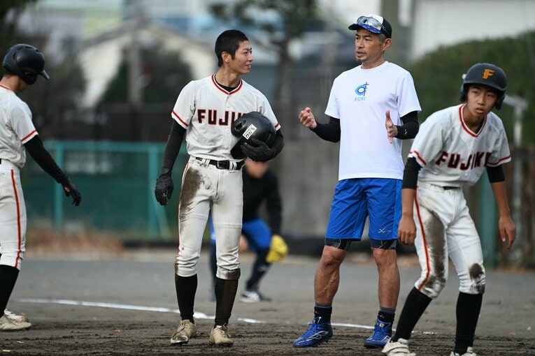 富士高校野球部を指導したイチロー　©Naoya Sanuki
