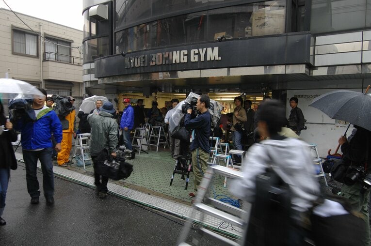 2007年10月26日、協栄ジムでの記者会見では多くのメディアが駆けつけた　©︎BUNGEI SHUNJU
