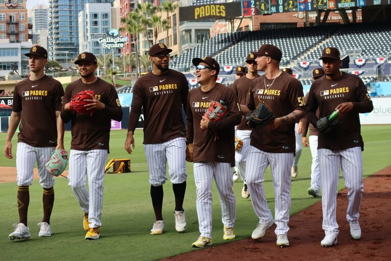 投手陣の仲間たちと　©Yuki Yamada