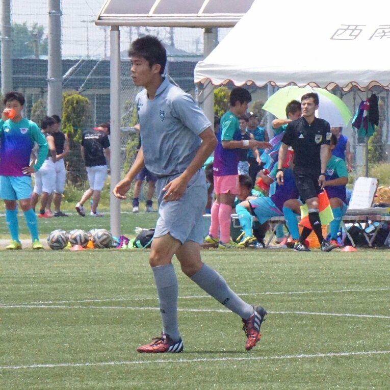 すでにトップチームでプレーしていたアビスパ福岡U-18時代の冨安健洋〈写真提供／サポーター大西勝之さん）