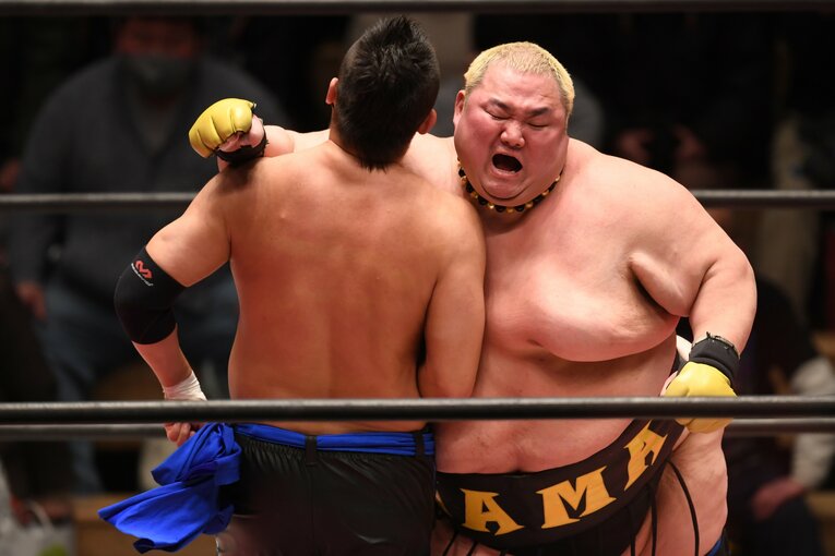 1月2日（夜）の大日本プロレス。体重225kgの浜亮太のラリアット