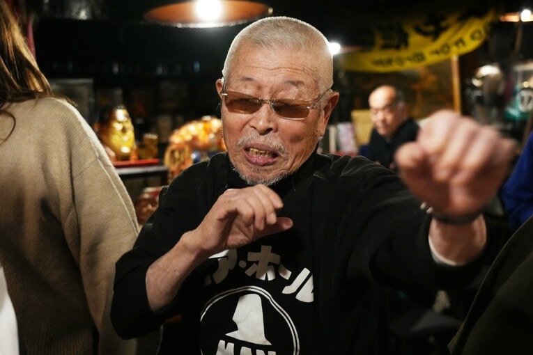 繰り出すパンチは速く、とても91歳とは思えない　©Essei Hara