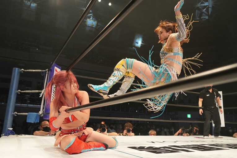 上谷沙弥の低空ドロップキック