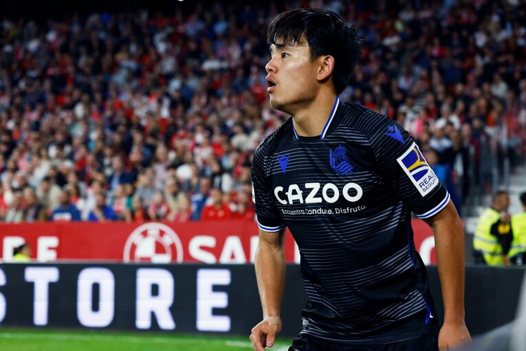 久保建英「脱臼ケガ明け緊急出場」を撮った…W杯へ頼もしい攻撃力と“激論”、気になるのは“ほぼ90分プレー時の疲労感”(55)