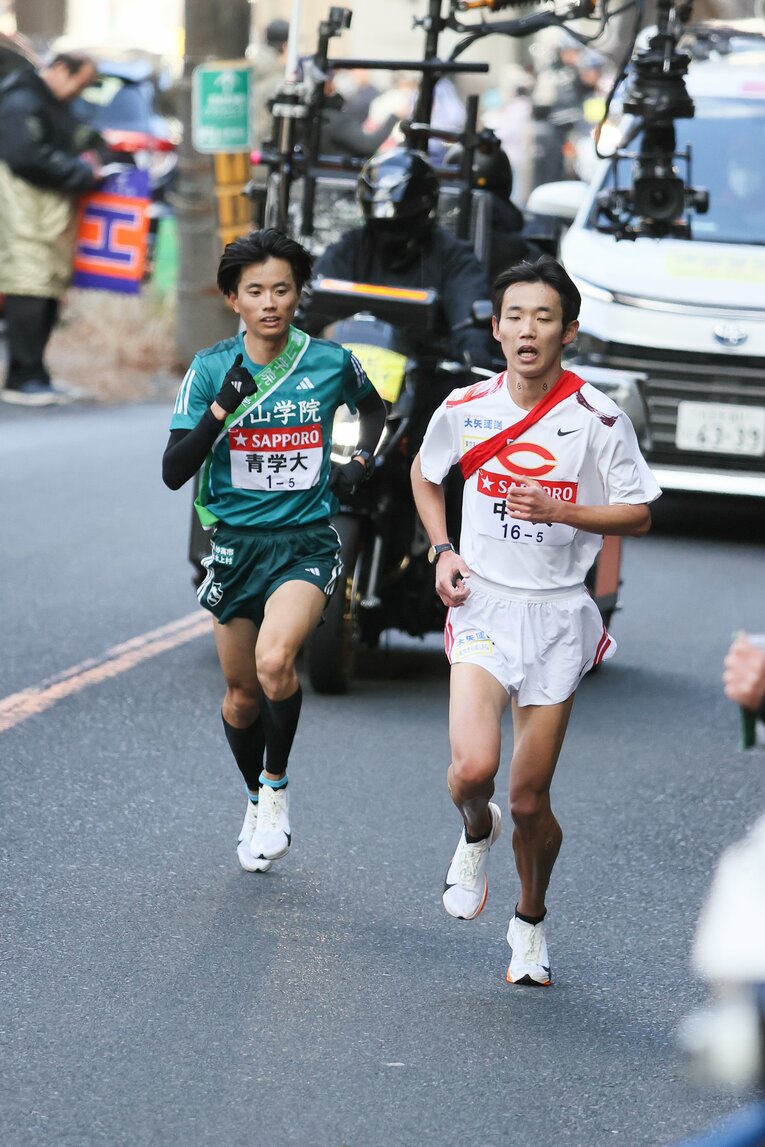 5区を区間新記録で走り、有終の美を飾った青学大の若林　©︎JMPA