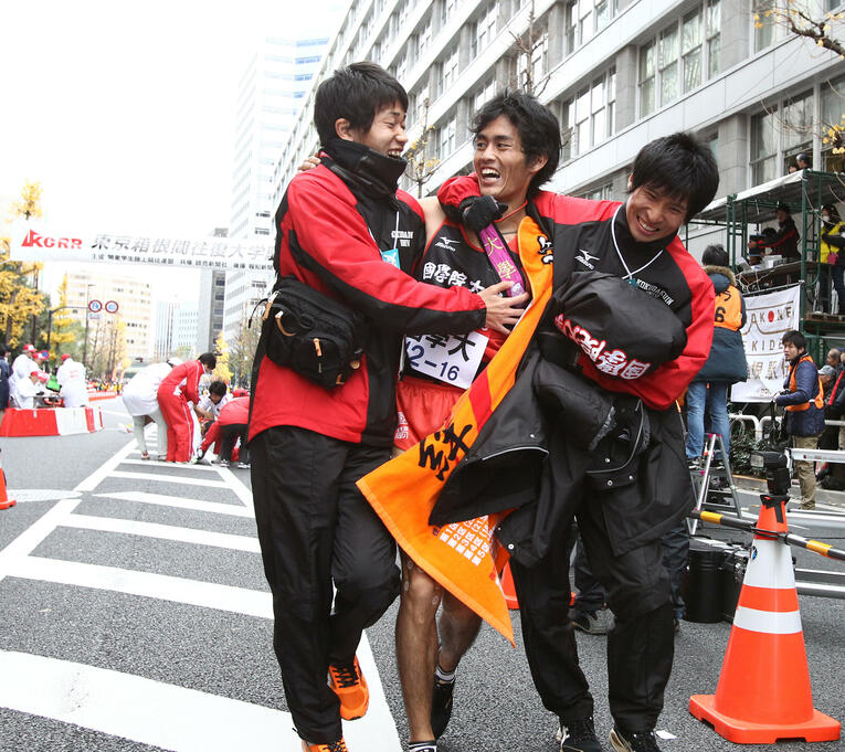 ゴール後、「あぶねー」と叫ぶ寺田　©JIJI PRESS