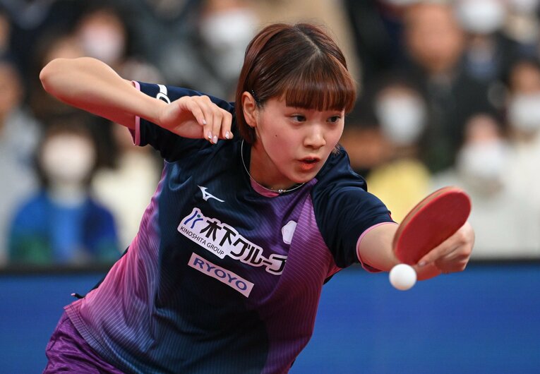 今年の全日本選手権でプレーする長崎美柚（21歳）。世界ランキングは27位　©JIJI PRESS