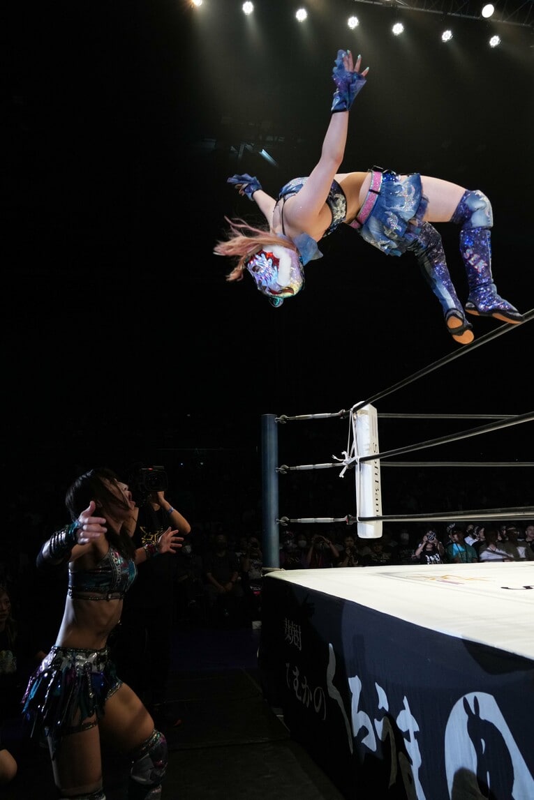 スターライト・キッドのラ・ケブラーダ　©Essei Hara