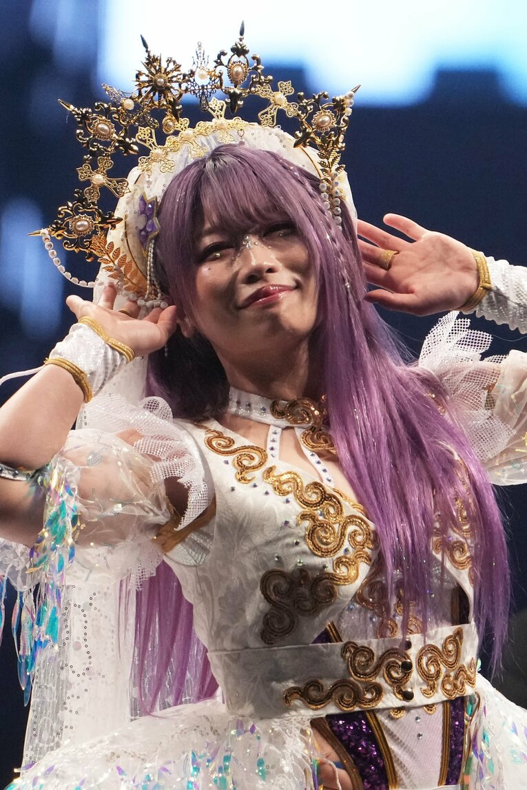 笑顔で声援に耳を傾ける中野たむ　©Masashi Hara