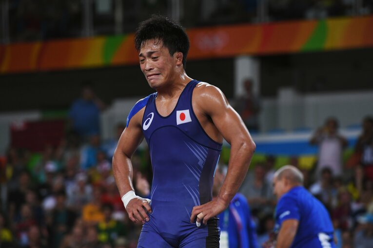 ガムを噛んだら歯ぐきから出血…レスリングの過酷な“減量”の実態「1日で10kg体重を増やす選手もいました」《東京五輪を楽しむツボ》(5)