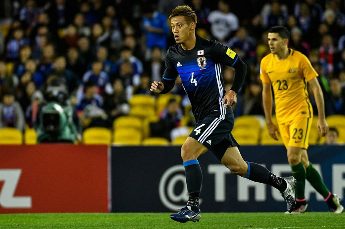 本田圭佑に再びトップ下を任せよう 日本の 縦に急ぎすぎ への回答 サッカー日本代表 Number Web ナンバー