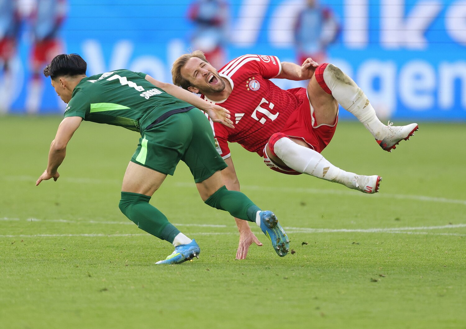 バイエルン戦ではハリー・ケイン(イングランド代表FW)と激しいマッチアップも ©︎Jürgen Fromme - firo sportphoto/Getty Images