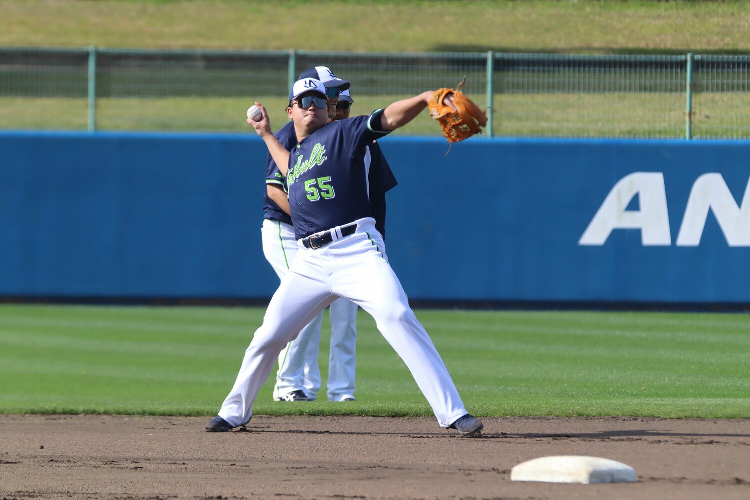 村上宗隆のキャッチボール ©Kou Hiroo