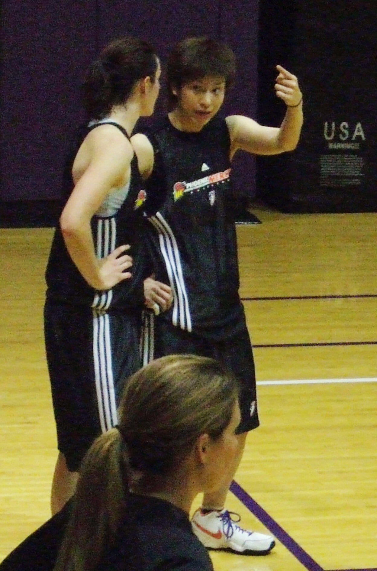 2008年、フェニックス・マーキュリーの練習に参加する大神雄子（右）　©︎KYODO