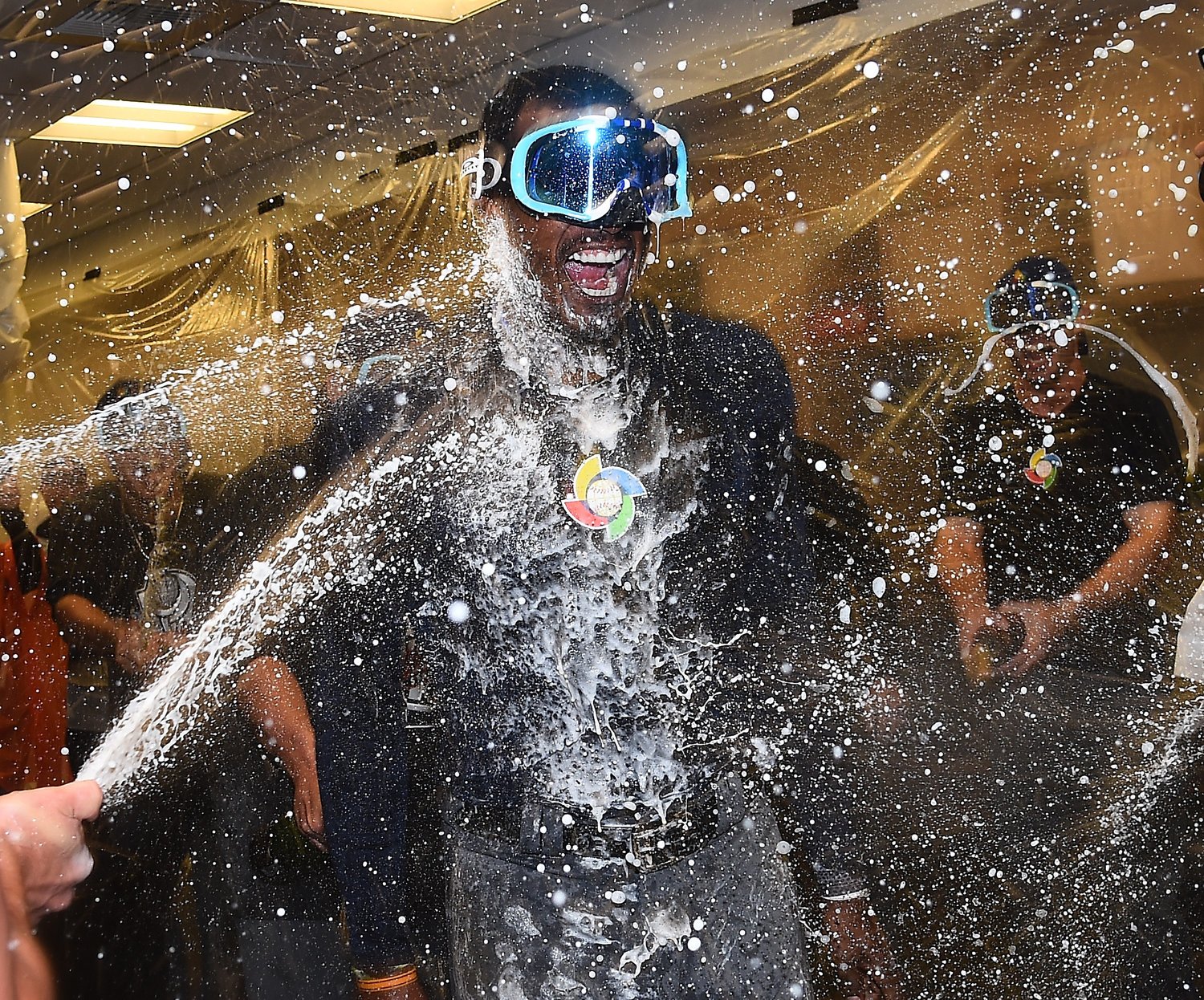 WBC制覇後のシャンパンファイト©Getty Images