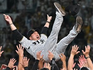 「オイ、藤川。モミアゲを切れ」“ドラフト1位”藤川球児18歳が野村克也に叱られた日…阪神監督就任時は不安の声「球児で大丈夫か？」独走優勝のウラ側