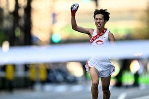 【NEW!】箱根駅伝10区、中央大4年生は左腕に“走れなかったライバル”の名を書いた…準優勝アンカーが明かす「アイツのことが頭に浮かんで…一緒に走れたらと」
