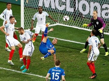 EUROのサッカーは標準化しているか。抗うのはドイツ、スペインら数カ国。＜Number Web＞ photograph by AFLO