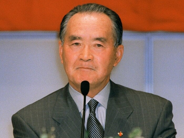 長嶋茂雄「今日の秋の空のように爽やか」あの巨人退任会見、本当のウラ側…読売新聞が警戒した“不買運動”、王貞治はポツリ「ミスターにふさわしいね」＜Number Web＞ photograph by JIJI PRESS