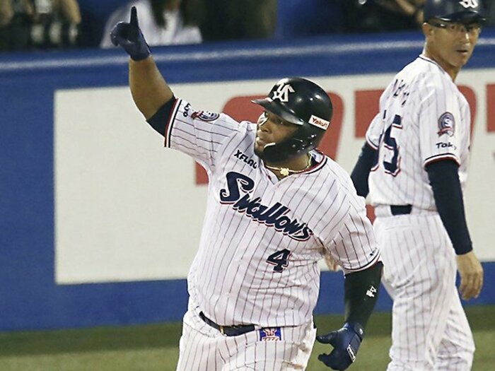 「バレンティン移籍」でNPBに疑問。FA規約に見直しは必要なのか？＜Number Web＞ photograph by Kyodo News